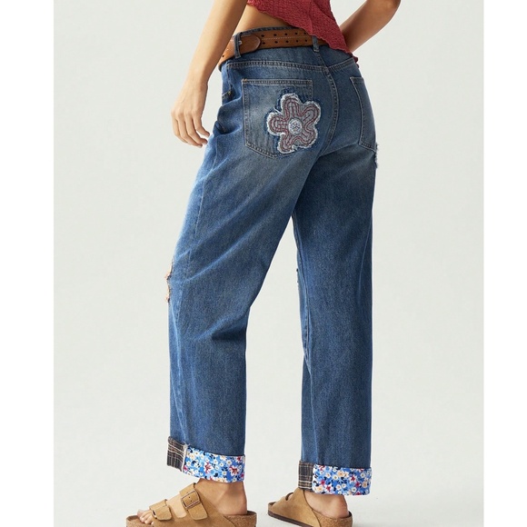 Medium Wash Floral Patch Plaid Distressed Straight Leg Denim Jeans - Picture 5 of 6